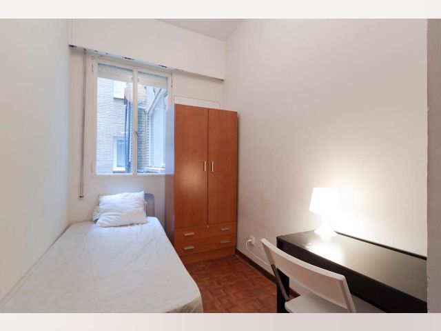 Spain furnished Room in Madrid, Madrid