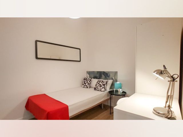 Spain furnished Room in Catalonia, Barcelona