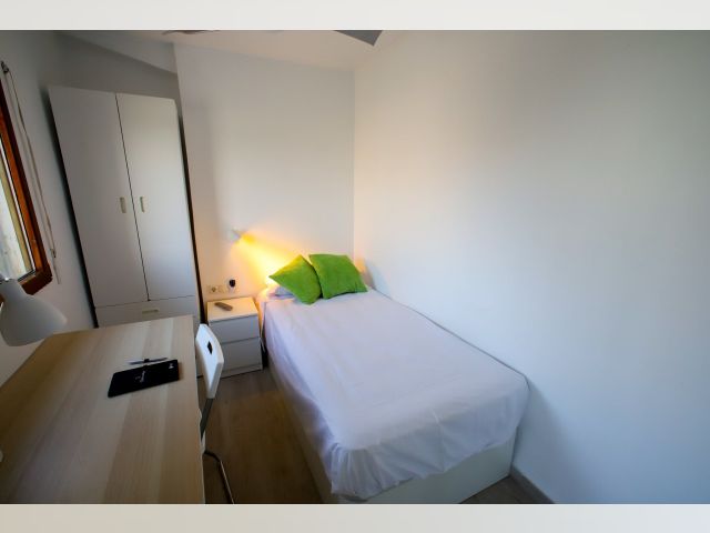 Spain furnished Room in Valencia, Valencia