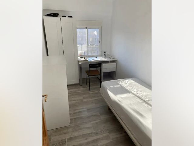 Spain furnished Room in Valencia, Valencia