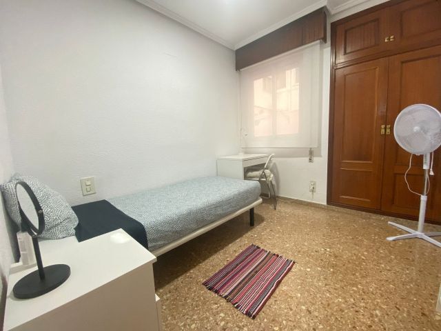 Spain furnished Room in Valencia, Valencia
