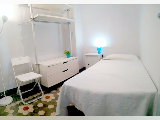 Spain furnished Room in Valencia, Valencia