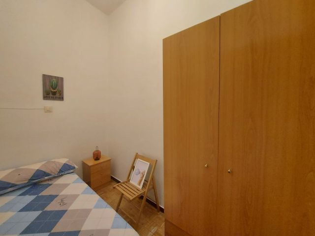 Spain furnished Room in Madrid, Madrid