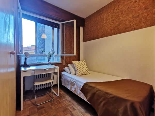 Spain furnished Room in Madrid, Madrid