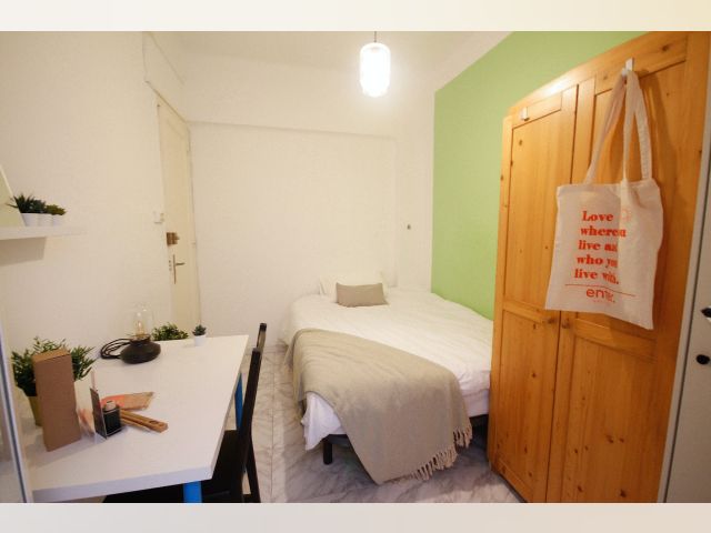 Spain furnished Room in Catalonia, Barcelona
