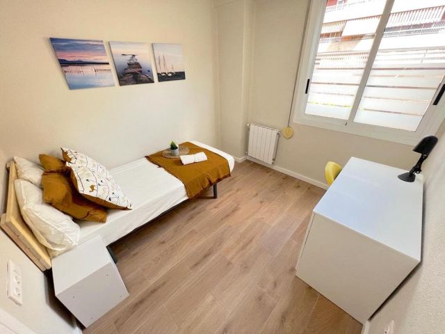 Spain furnished Room in Valencia, Valencia