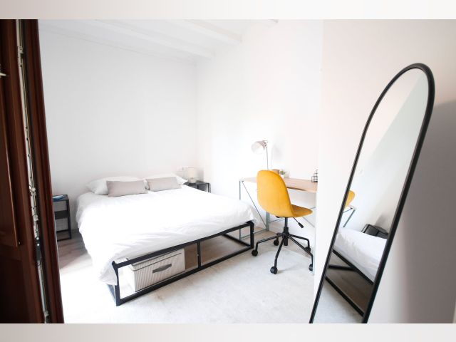 Spain furnished Room in Catalonia, Barcelona