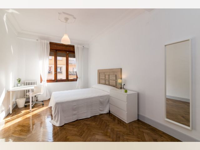 Spain furnished Room in Asturias, Oviedo