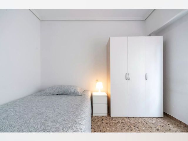 Spain furnished Room in Valencia, Castellon-de-la-Plana