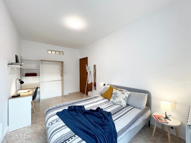 Spain furnished Room in Madrid, Madrid