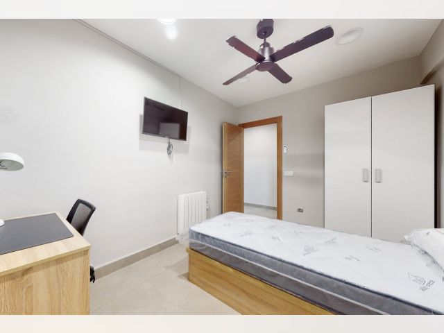 Spain furnished Room in Valencia, Castellon-de-la-Plana
