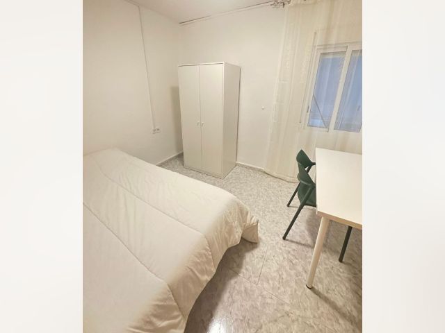Spain furnished Room in Murcia, Murcia