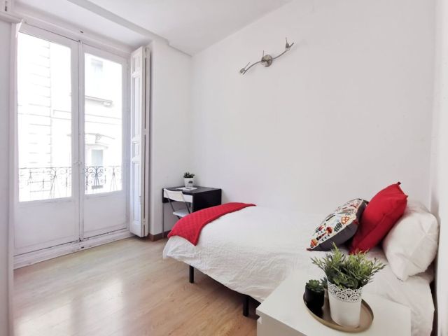 Spain furnished Room in Madrid, Madrid