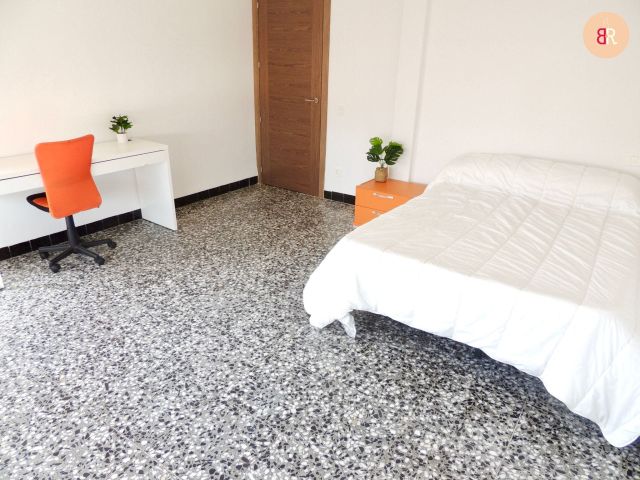 Spain furnished Room in Valencia, Castellon-de-la-Plana