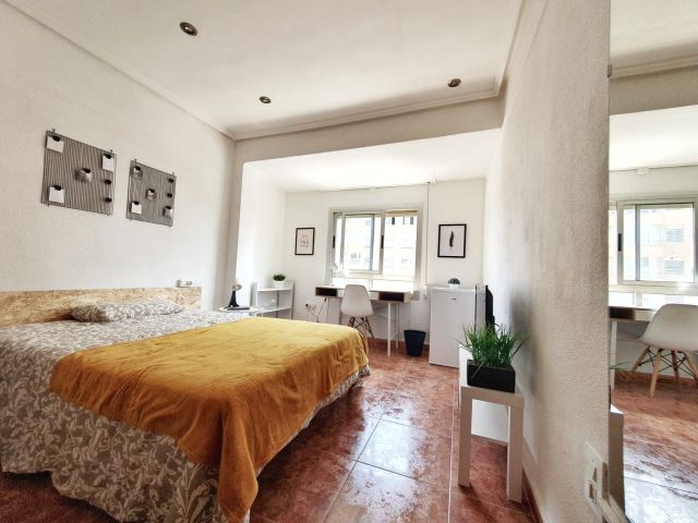 Spain furnished Room in Valencia, Valencia