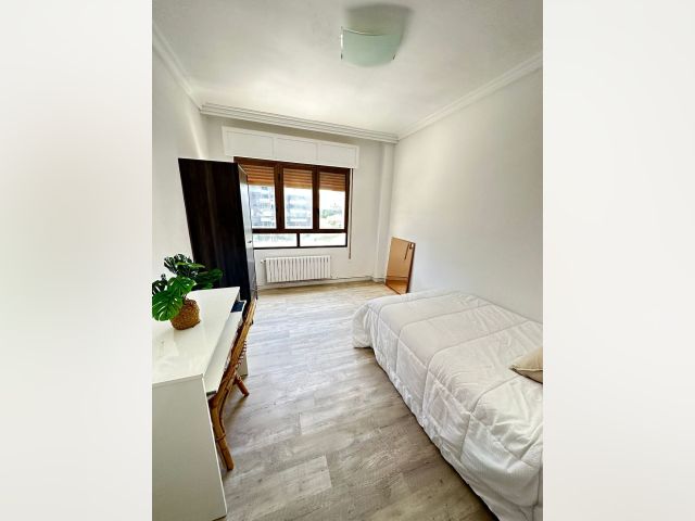 Spain furnished Room in Navarra, Pamplona
