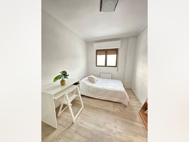 Spain furnished Room in Navarra, Pamplona
