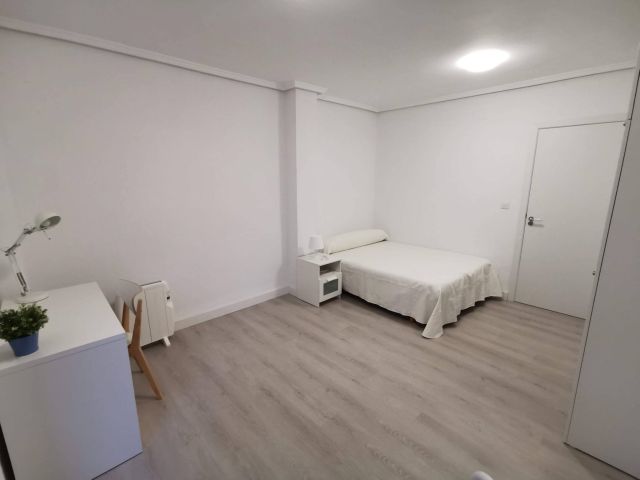 Spain furnished Room in Valencia, Valencia