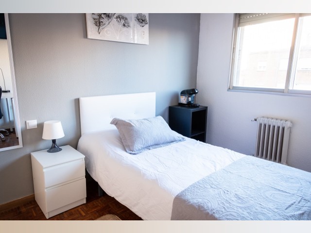 Spain furnished Room in Madrid, Alcala-De-Henares