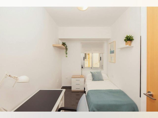 Spain furnished Room in Valencia, Valencia