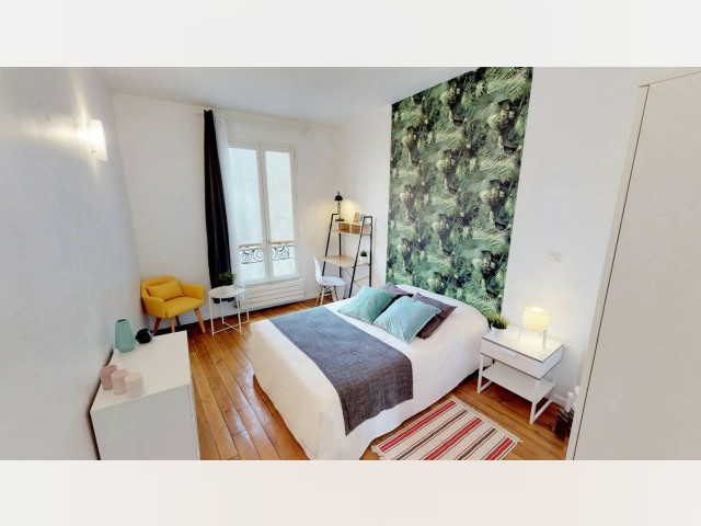 Paris Room for rent
