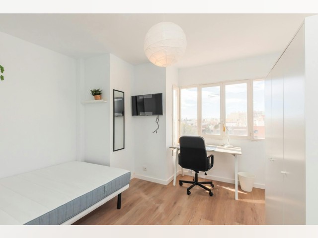 Spain furnished Room in Catalonia, Reus