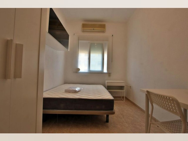 Spain furnished Room in Valencia, Valencia