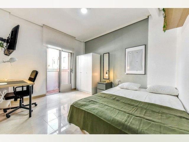 Spain furnished Room in Castilla y Leon, Valladolid