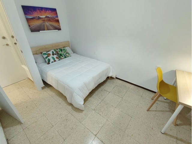 Granada Room for rent