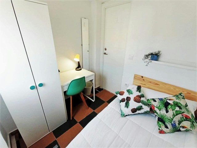 Granada Room for rent
