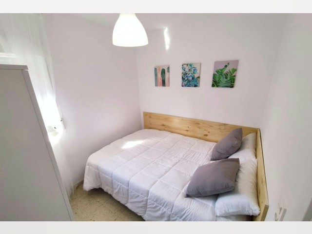 Granada Room for rent