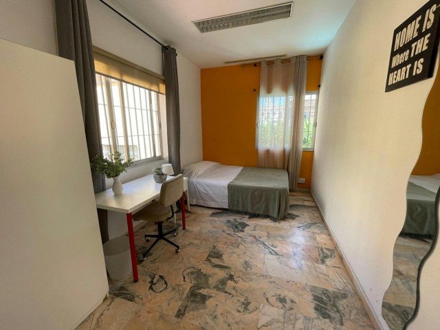 Spain furnished Room in Andalucia, Seville