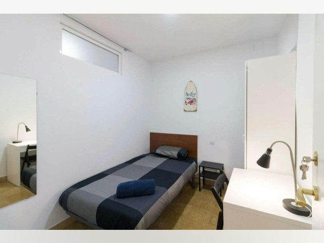 Spain furnished Room in Catalonia, Barcelona