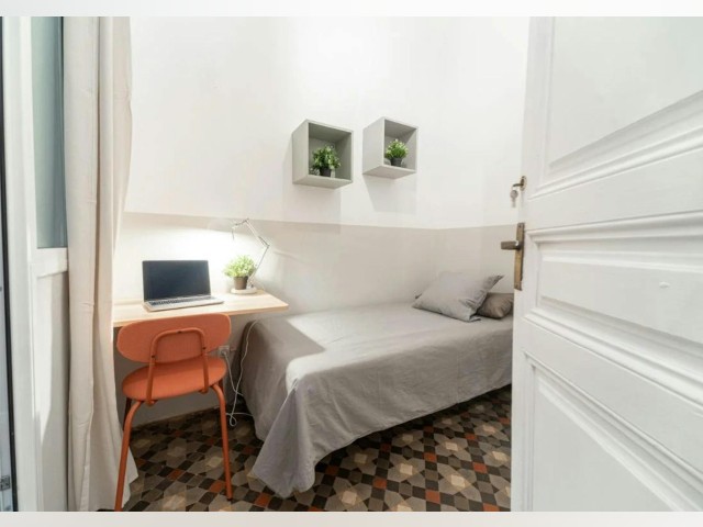 Spain furnished Room in Catalonia, Barcelona