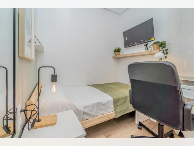 Spain furnished Room in Castilla y Leon, Valladolid