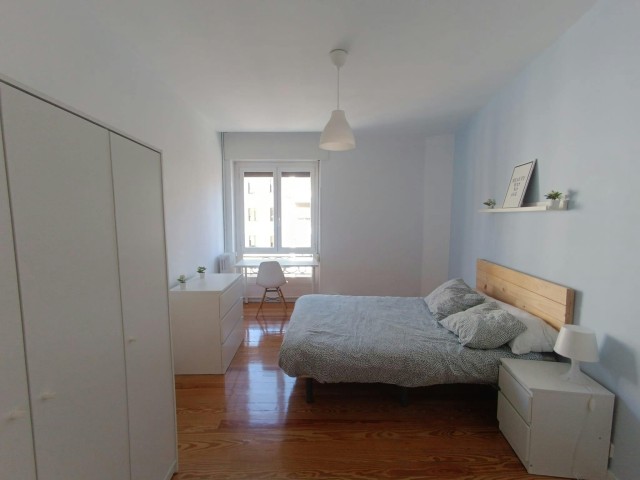Spain furnished Room in Navarra, Pamplona