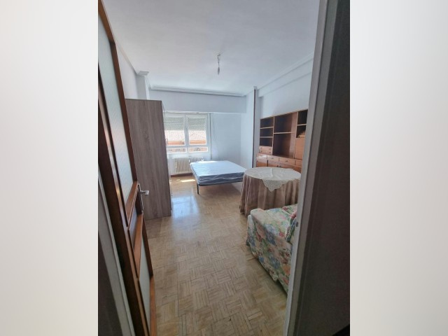 Spain furnished Room in Castilla y Leon, Valladolid