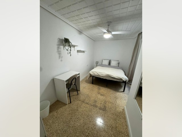 Alaquas Room for rent