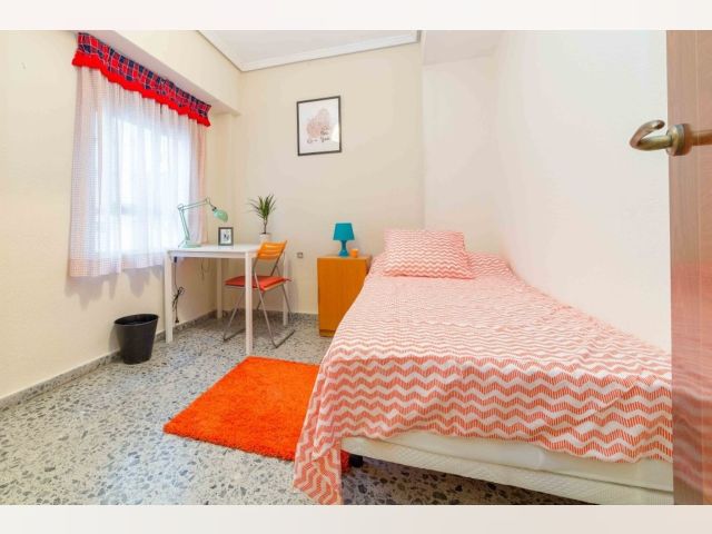 Spain furnished Room in Valencia, Valencia