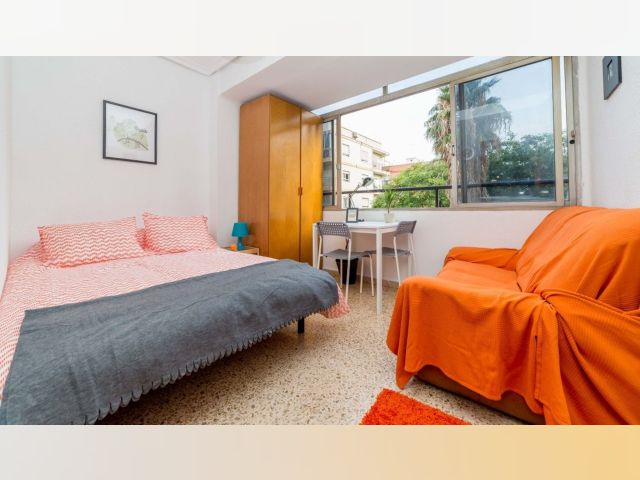Spain furnished Room in Valencia, Valencia