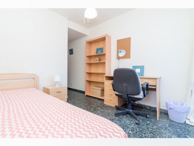 Spain furnished Room in Valencia, Valencia