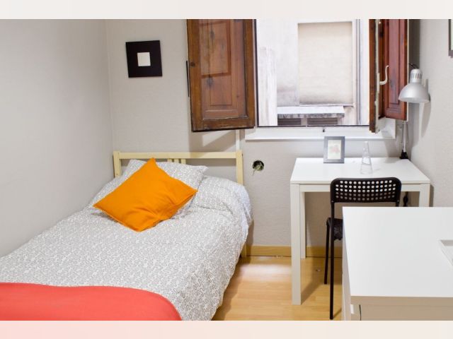 Spain furnished Room in Valencia, Valencia