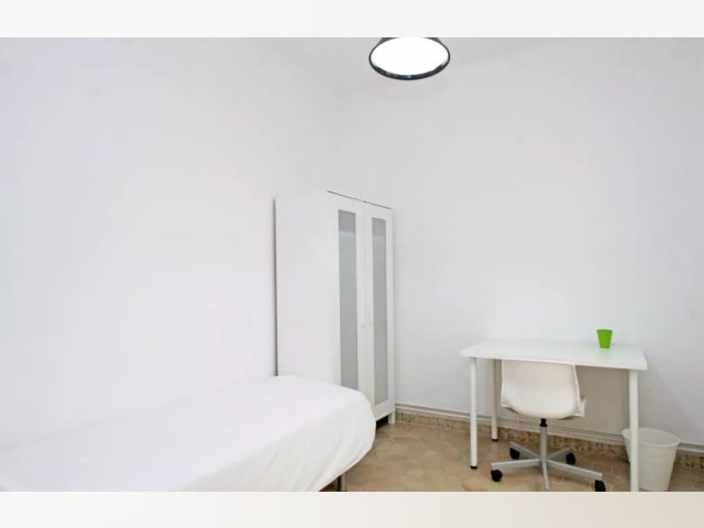 Spain furnished Room in Catalonia, Barcelona