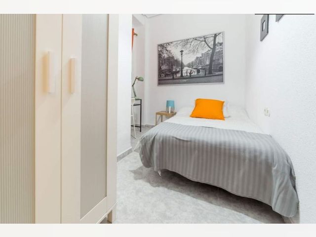 Spain furnished Room in Valencia, Valencia
