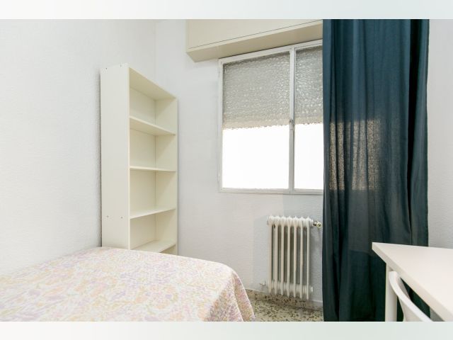 Granada Room for rent