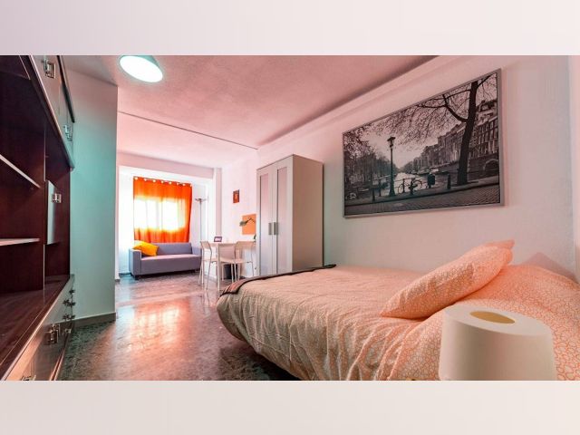 Spain furnished Room in Valencia, Valencia
