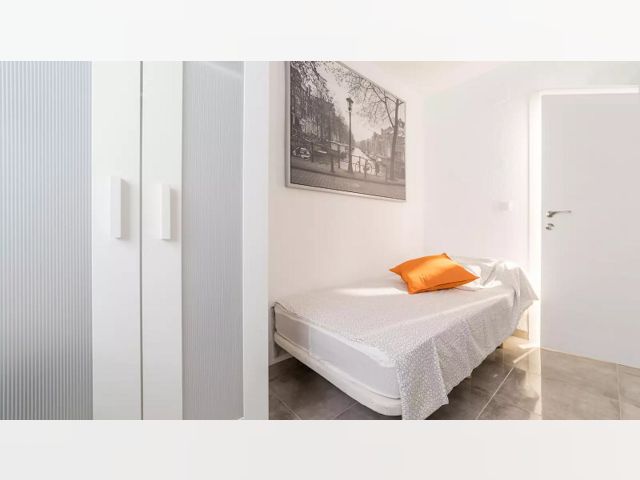 Spain furnished Room in Valencia, Valencia