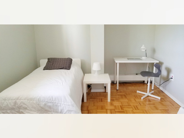 Toronto ON Room for rent