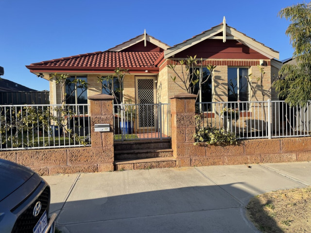 Banksia-Grove Room for rent