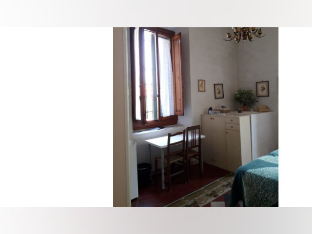 Florence Room for rent